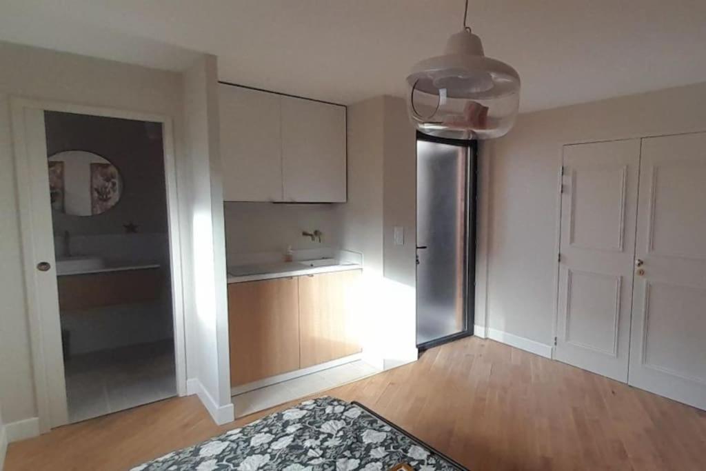 Ferienwohnung Joli Studio Avec Stationnement Gratuit Dans La Rue Le Mans Exterior foto